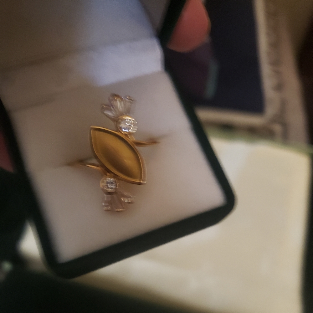 Gold ring - Picture 2 of 3